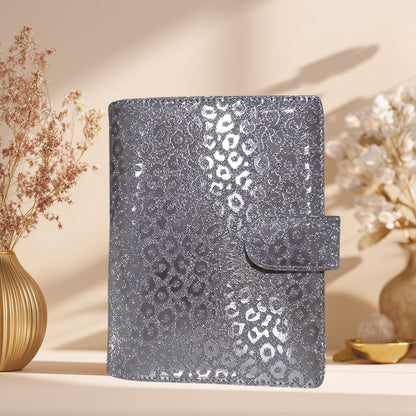 A6 Budget Binder – Silber Glitzer Leo